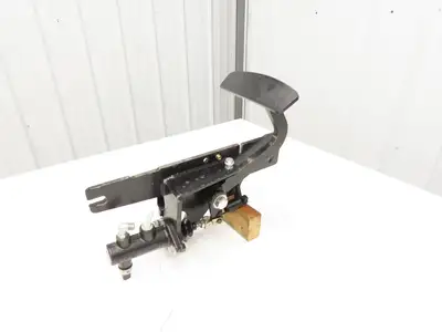 Hyster E100XN Forklift Brake Pedal & Master Cylinder & Bracket Assembly