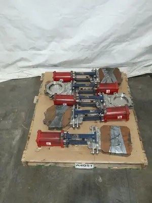 LOT OF 5 KNIFE GATE VALVES WITH PNEUMATIC ACTUATORS, RDC, FLOW CONTROL COMPONENTS