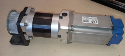 USED YASKAWA ELECTRIC SERVO MOTOR AND REDUCER
