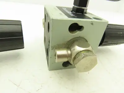 Numatics R22KG021 Pneumatic Air Pressure Regulator 1/4" NPT Ports Gauge Lot of 6