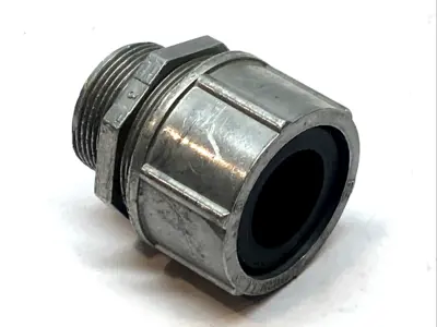 USED HUBBELL CORD CONNECTOR 1-1/4" NPT