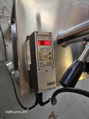 Lid unscrambler + Automatic inserting station.