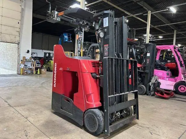 Used RAYMOND 425C35TT 3-Wheel Stand up Electric Counterbalance Forklifts Illinois US | Somerset Equipment Sales #1546191