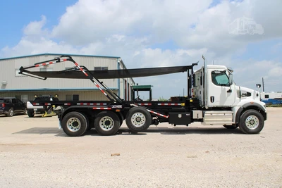 New | in-Stock 2027 WESTERN STAR 47X Hooklifts & Roll-Offs Texas US | Roll Off Truck World #1492010