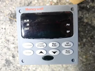 Used HONEYWELL UDC3200 / DC3201CE100R21010000000 Temperature Controls Ohio US | HGR 24 #1133424