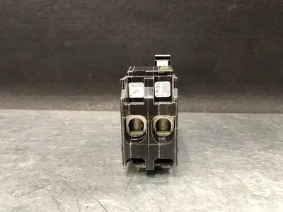 NEW SQUARE D QOB2100