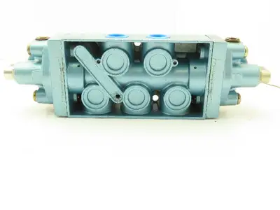 Skinner S3RRHAL3 Directional Control Valve 5-Way 3 Pos 120V Solenoid 3/8" NPT