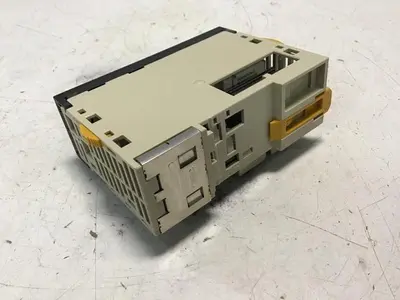 USED OMRON CJ1W-OC211