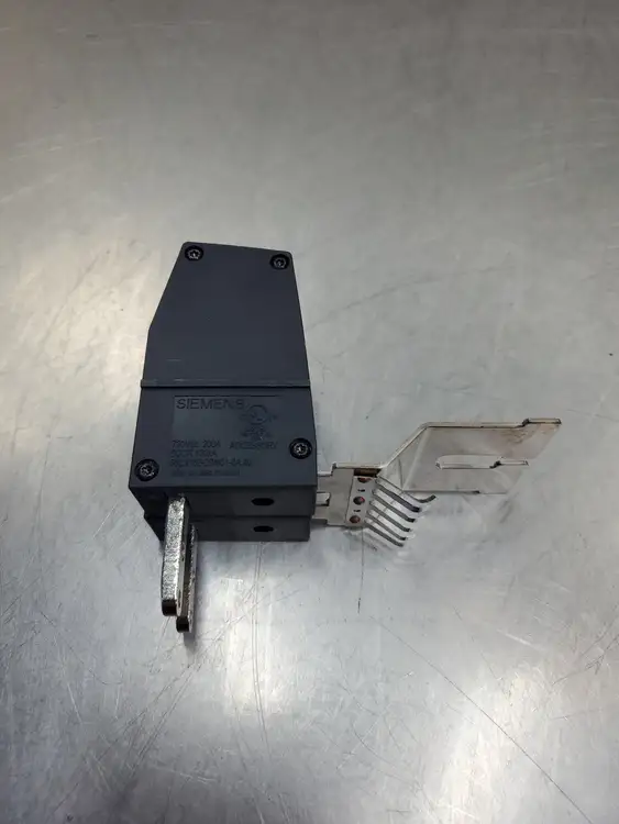 Used Siemens 6SL3162-2BM01-0AA0 DC Link Adapter Set, 200A, 720VDC Bus Bars & Plugs South Carolina US | Palmetto Automation #1160608