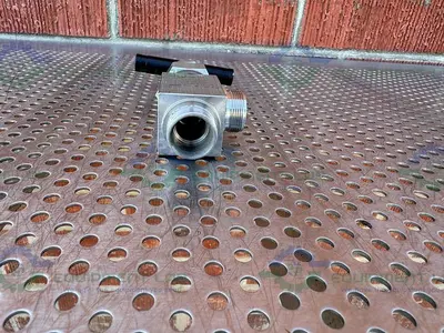 USED SWAGELOK SS-12NRS12-A NEEDLE VALVE 5800 PSI W/ 1" THREADED FITTING