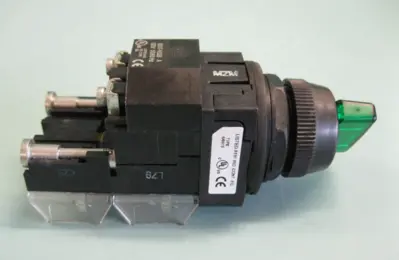 Allen-Bradley 800H-16JRG2KB7AX Green Illuminated Selector Switch 2 Contacts H4