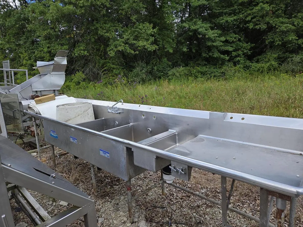 USED CUSTOM DESIGNED & FABRICATED 3 COMPARTMENT SINK