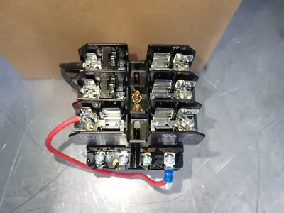 NEW SQUARE D 9070TF100D3