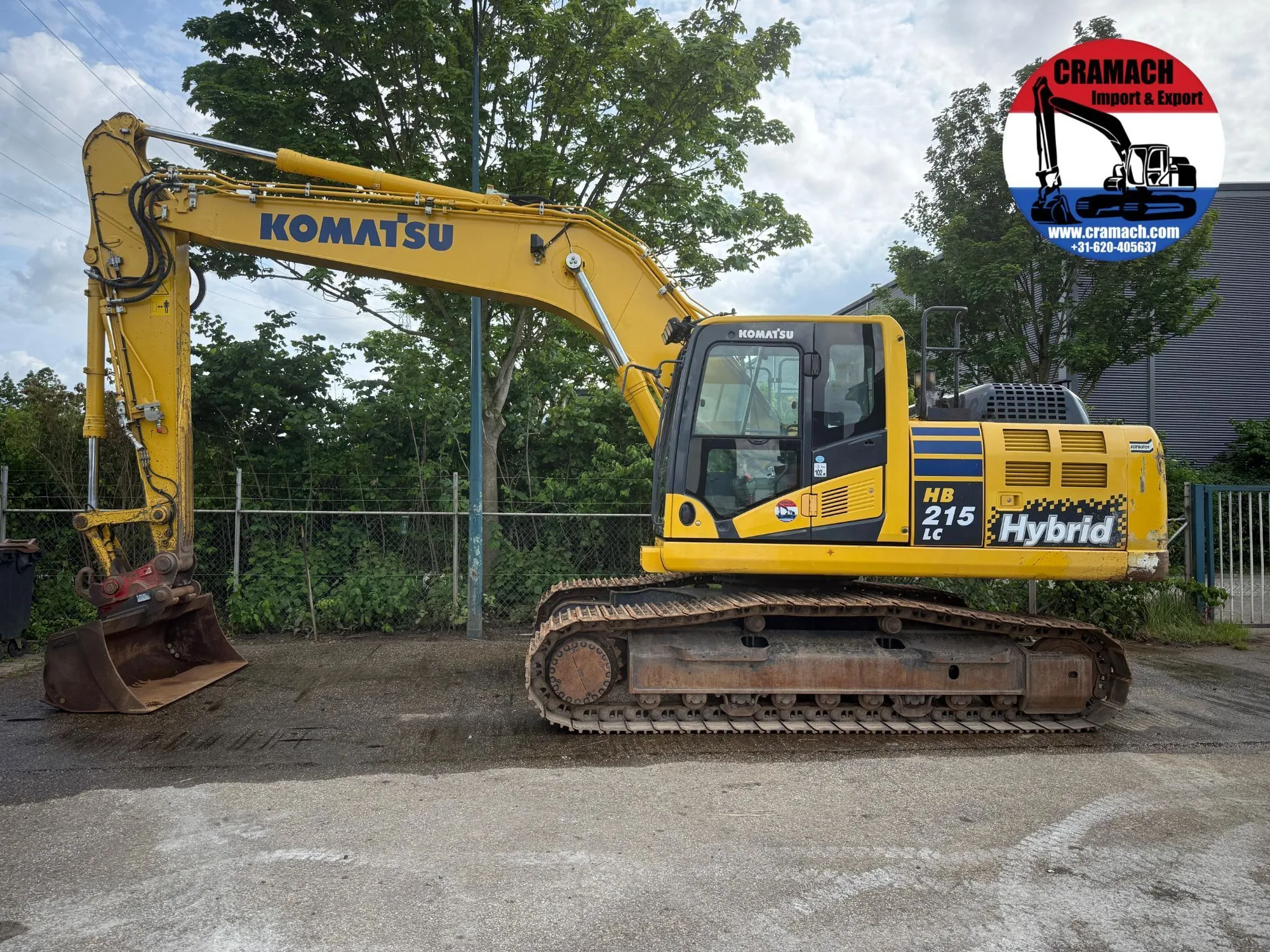 USED 2017 KOMATSU HB215LC-2