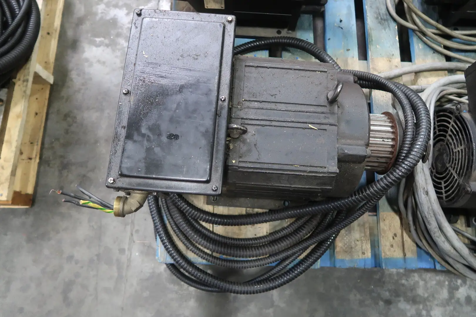 5.5/.3.7 kW, 200 volts, 500/6000 rpm Spindle Motor UAASKB-06CA3