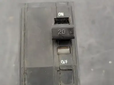 Used SQUARE D QO220 Switchgears British Columbia CA | Lenmark #243371