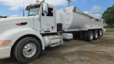 USED 2013 PETERBILT 386