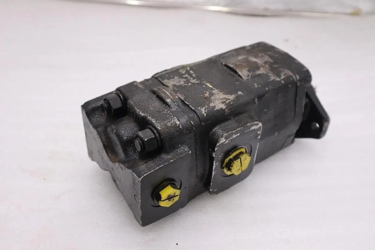 3269121137 Parker Commercial Intertech Gear Pump STOCK H1833