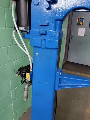 USED NONE CLINCHING MACHINE