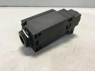 USED OMRON D4N-1222