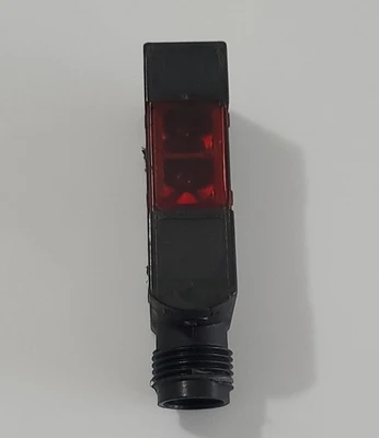 USED Omron E3S-AR86