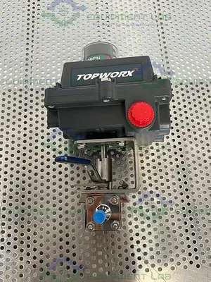 USED TOPWORX DXP-E20GNEB VALVE ACTUATOR POSITIONER CONTROLLER W/ 1/2" VALVE