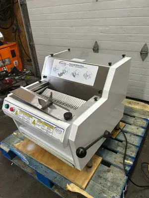 Oliver 732-N Front-Load Bread Slicer,-1/2" 115v Fully Refurbished Tested and Working