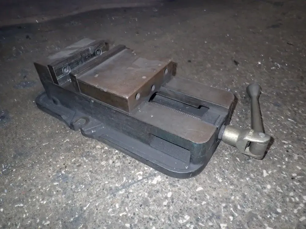 USED KURT MANUFACTURING D67511