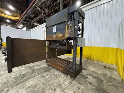 60" X 48" X 30" GENERAL HYDRAULICS DOUBLE DOOR VERTICAL HYDRAULIC BALER: STOCK #23657