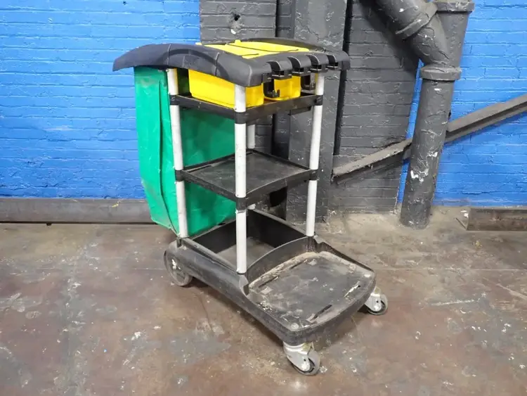 Used RUBBERMAID _UNKNOWN_ Miscellaneous MRO Ohio US | HGR 24 #1083891