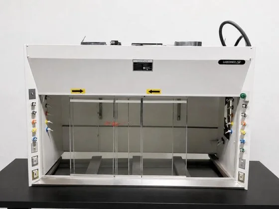 USED KEWAUNEE SCIENTIFIC 6' FUME HOOD