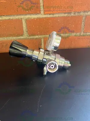 USED HARRIS SPECIALTY KH1096 722C-125-540-BE GAS LAB REGULATOR 3000 PSI