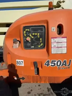 USED 2011 JLG 450AJ