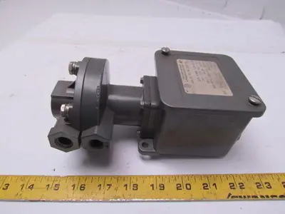 United Electronic Controls H105K-457 Differential Pressure switch 15A 480VAC