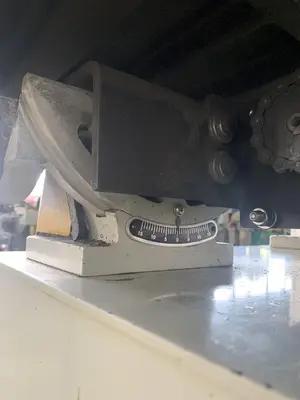 KBC MACHINERY BAV-700PF VERTICAL BANDSAW W/ POWERFEED. STOCK #0679824