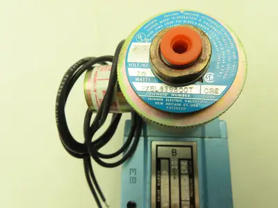 Honeywell Skinner S3FFHAL3 Directional Control Spool Valve 5/3 24VDC 3/8" NPT