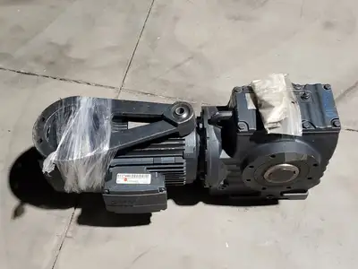 USED SEW-EURODRIVE SA77/T DRN90L4
