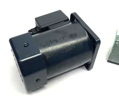 Used Oriental Motor Induction Motor, 400W 1/4HP, Pinion Shaft w/ Capacitor A.C. Motors Michigan US | Maverick Industrial Sales #1397766