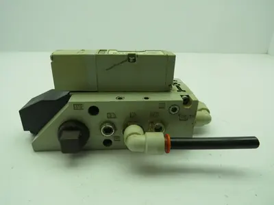 Numatics 061BA400M Solenoid Valve w/ Manifold Base
