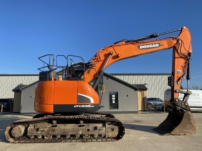 USED 2014 Doosan DX235LCR