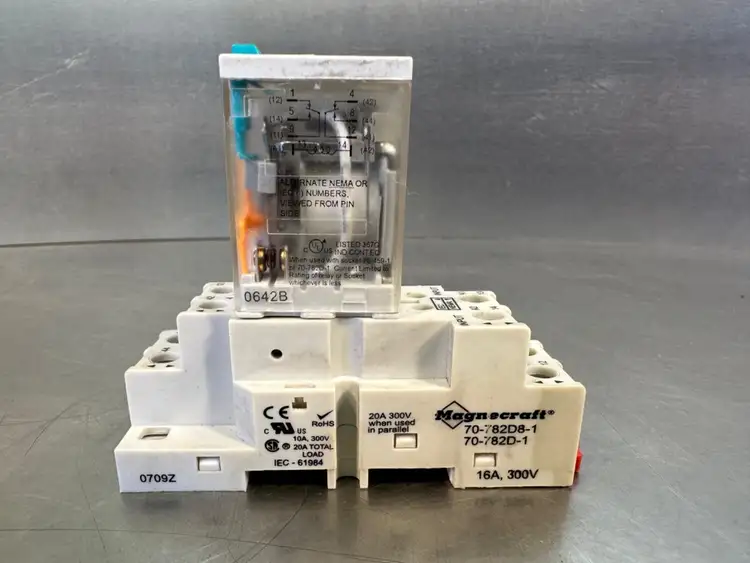 Used Schneider Electric 782XBXM4L / 70-782D8-1 Relays & Switches South Carolina US | Palmetto Automation #1507423