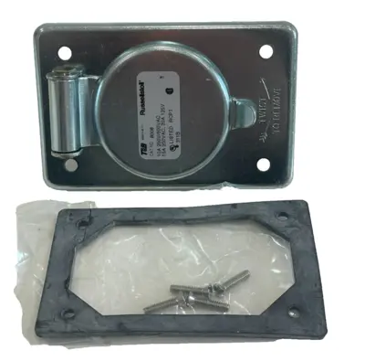 NEW THOMAS & BETTS RUSSELLSTOLL 8008 RECEPTACLE