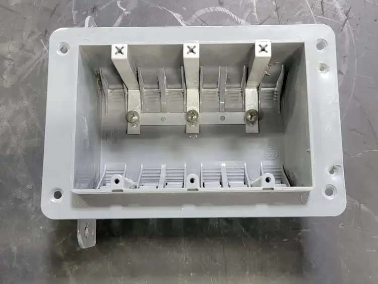 New | in-Stock THOMAS & BETTS 3-WSW Misc Electrical & Power Parts British Columbia CA | Lenmark #249810