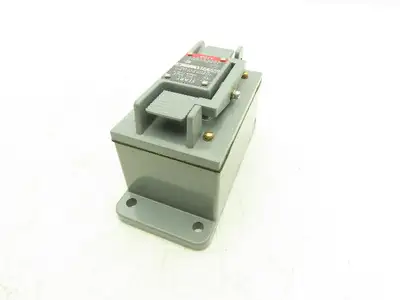 Allen Bradley 800S-2SA4 Pushbutton Start Stop Station 600VAC 5A N.O.N.C. Ser.M