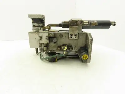 Abicor Binzel 831 0252 Mig Robot Welder Torch Cleaning Station Assembly