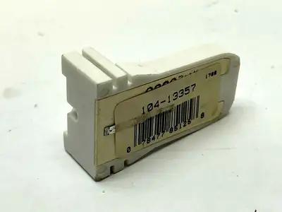 104-13357 | Leviton  Turn Type Lamp Holder 600V 660W LOT OF 3 - New – Open box