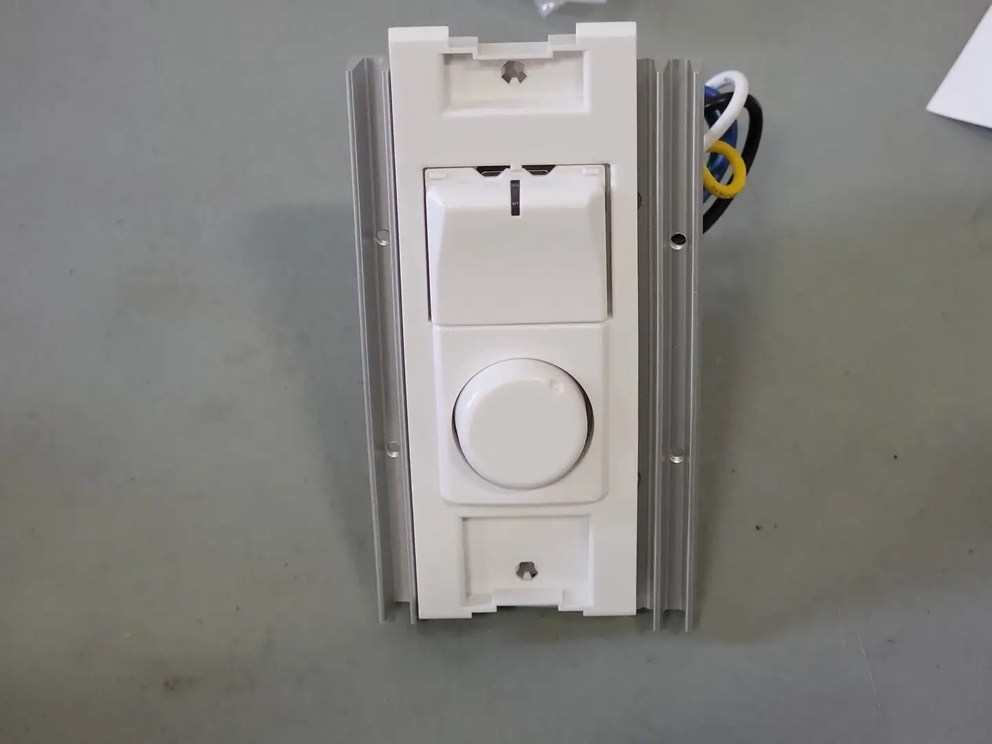 NEW LEVITON AWRMG-XBW