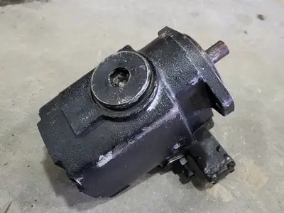 NEW OILGEAR PVWJ-022-A1UV-RSAY-P-1NNSN