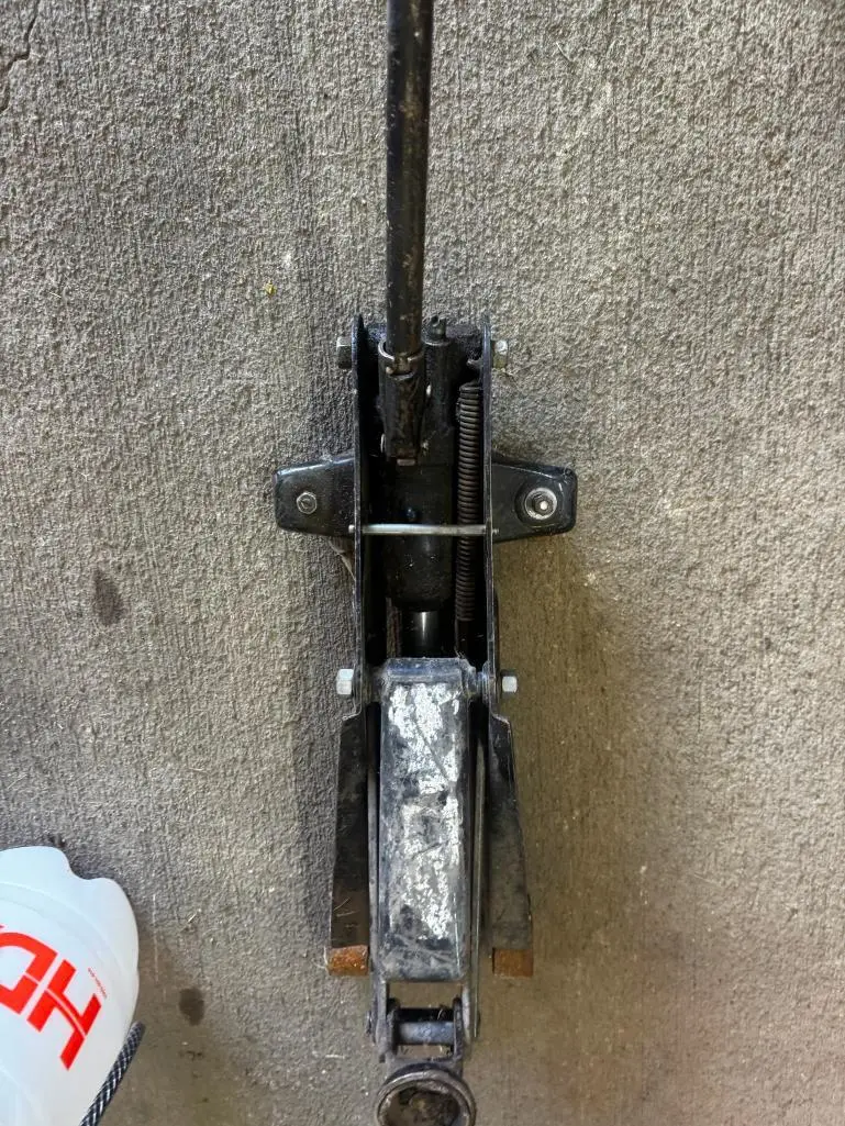 Used _UNKNOWN_ _UNKNOWN_ Jack Lifters Ohio US | Myron Bowling Auctioneers Inc #1574241