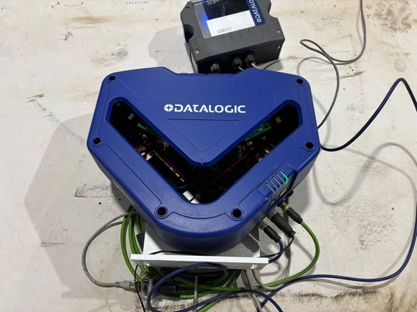DATALOGIC 8210-4100 with DATALOGIC CBX 510 PLC